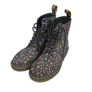 Dr Martens page floral size 4 fits woman’s size 6